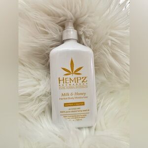 Hempz Milk & Honey Herbal Body Moisturizer - White with Gold Accents